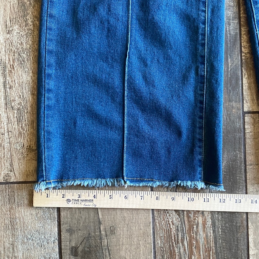 Wide-Leg Blue Jeans - Picture 8 of 10